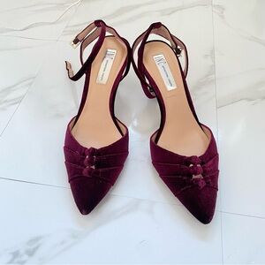 INC International Concepts Women's Leala Velvet Heels Burgundy Macy’s Size 7.5